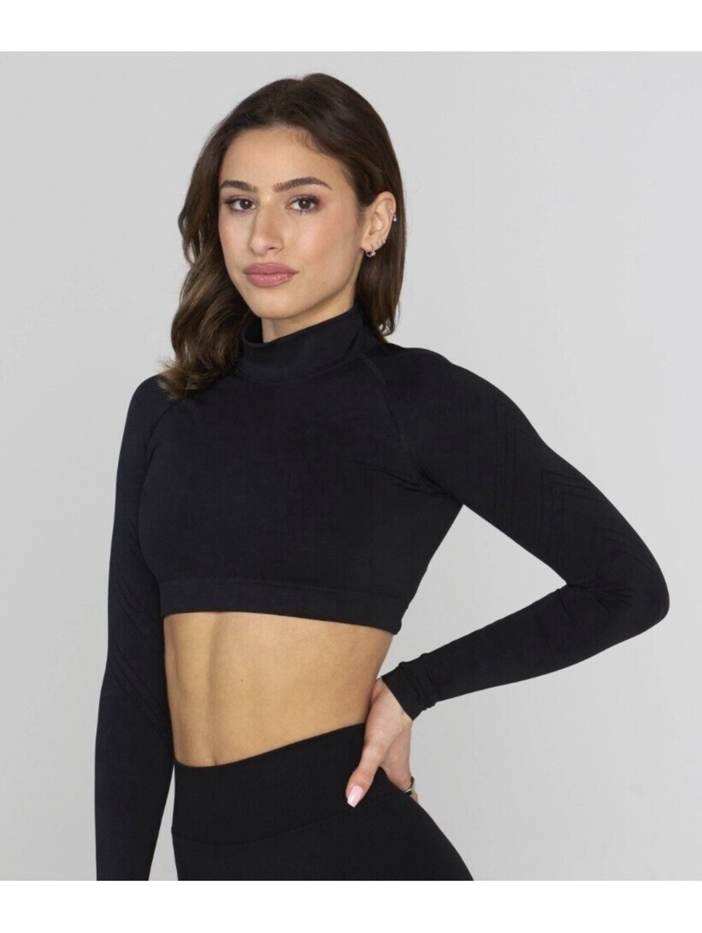 NEW! YoungLA SEAMLESS CURVE LONG SLEEVE CROP. Small. Black. NWT